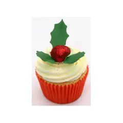 Un cupcake festif orné d'une baie rouge pailletée et d'une feuille de houx verte.