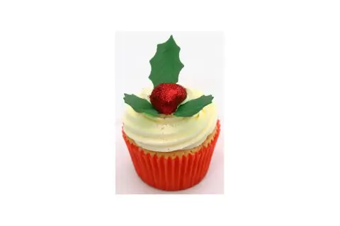 Un cupcake festif orné d'une baie rouge pailletée et d'une feuille de houx verte.