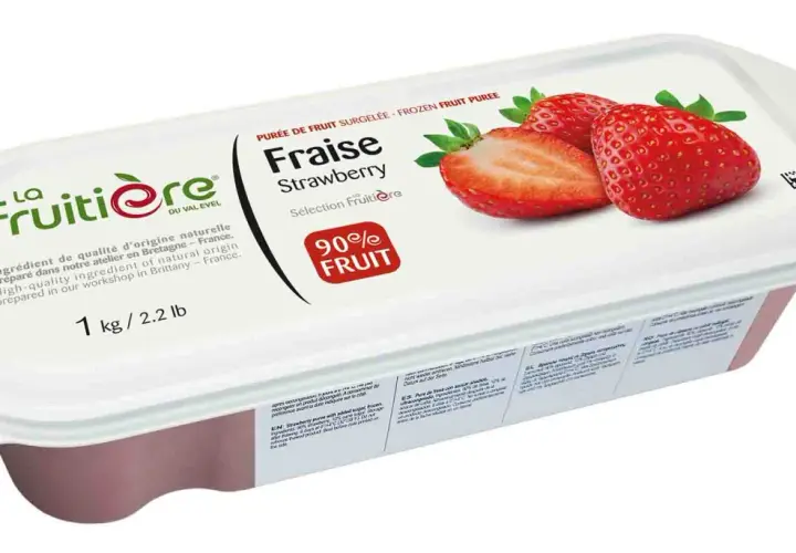 Boîte de purée de fraises surgelée La Fruitière, 1kg. Contient 90% de fruit.