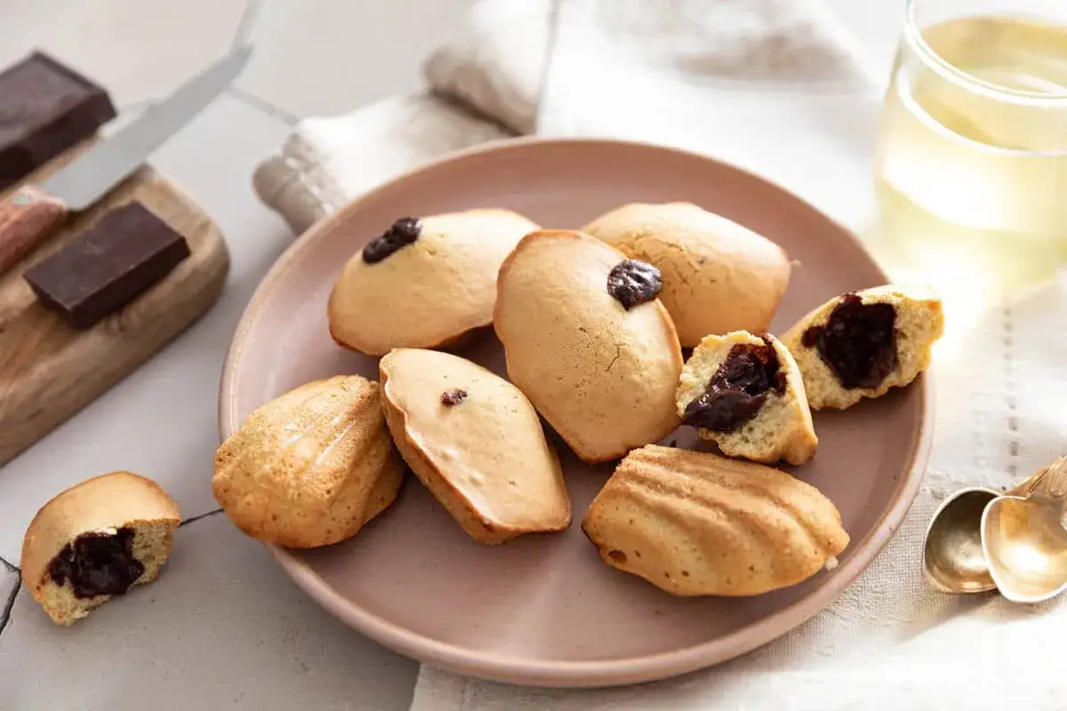 Délicieuses madeleines cœur chocolat, parfaites pour une recette gourmande. Un délice à savourer !